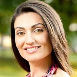 Azadeh Williams – Journalist and Content Specialist
