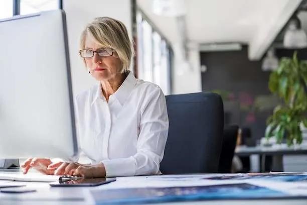 How To Tell Your Boss About A Conflict Within The Workplace: An Email Template