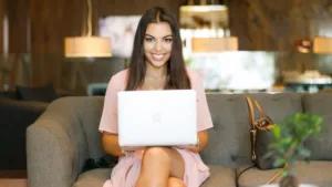 Graphic promoting online courses with strong earning potential