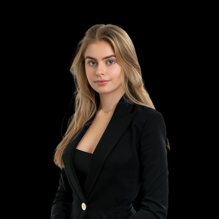Explore the steps to becoming a Solicitor